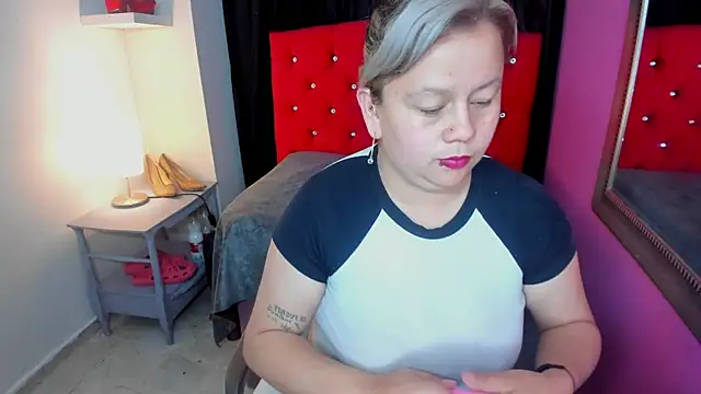 ScarletBigTitties online show from April 17, 2026, 11:57 am