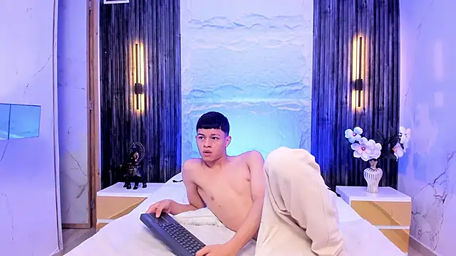Apolo jonnes online show from April 7, 2026, 2:23 am
