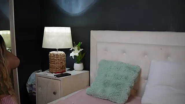 Snapshot of DaliaParis chatting on June 30, 2026, 8:10 pm DaliaParis online show from June 30, 2026, 8:10 pm