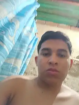 alee28728 online show from May 18, 2026, 8:14 pm