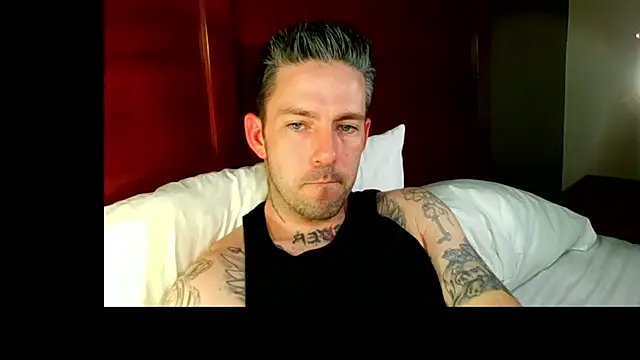 Snapshot of SkylarrGrey chatting on April 7, 2026, 5:41 am SkylarrGrey online show from April 7, 2026, 5:41 am
