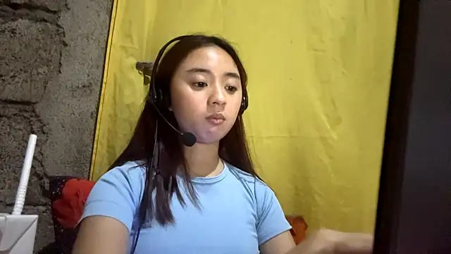 Snapshot of LenoraLacassagne chatting on March 21, 2026, 5:05 pm LenoraLacassagne online show from March 21, 2026, 5:05 pm