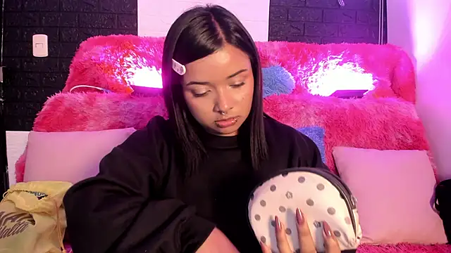 SofiiaCutee online show from June 3, 2026, 3:31 am