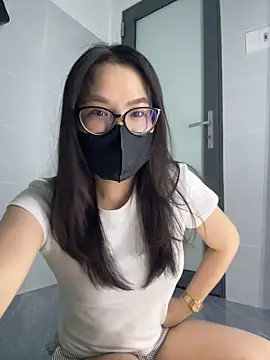 Snapshot of Evelyn9xzz chatting on March 25, 2026, 4:13 pm Evelyn9xzz online show from March 25, 2026, 4:13 pm