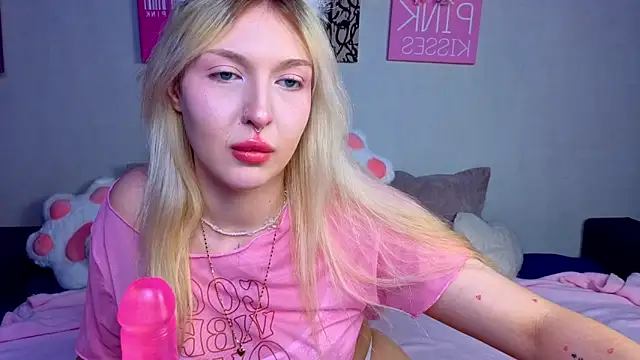 BlondieSummer online show from May 7, 2026, 4:34 pm