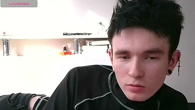 Snapshot of Ernest_ice chatting on April 3, 2026, 1:20 pm Ernest ice online show from April 3, 2026, 1:20 pm