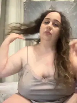 Snapshot of CurlyMaddie chatting on June 3, 2026, 6:24 pm CurlyMaddie online show from June 3, 2026, 6:24 pm