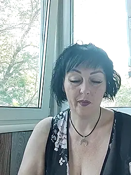 HelgaDennis online show from August 6, 2026, 5:42 am