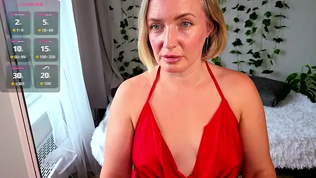 Snapshot of MonikFoxi chatting on August 8, 2026, 4:47 am MonikFoxi online show from August 8, 2026, 4:47 am