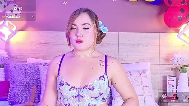 ElenaGilbertAdams online show from June 22, 2026, 1:41 pm