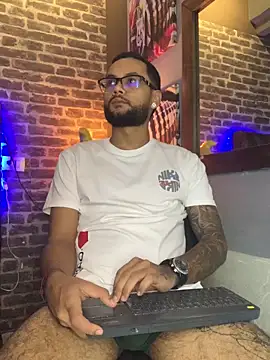 KyleJoss30 online show from April 7, 2026, 9:15 pm