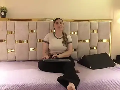 HELLEN MARK online show from March 25, 2026, 11:38 am