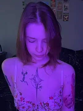 Snapshot of VelvetBlossom chatting on May 11, 2026, 3:18 pm VelvetBlossom online show from May 11, 2026, 3:18 pm