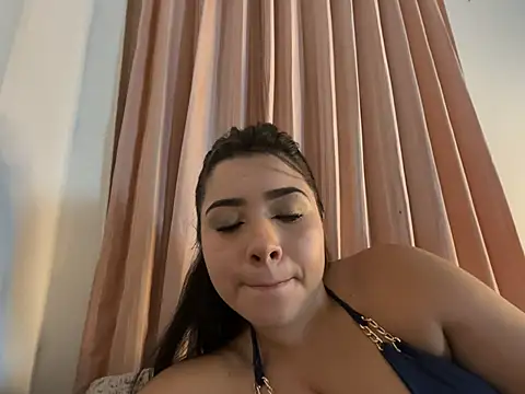 CamilaRougee online show from May 25, 2026, 1:00 am