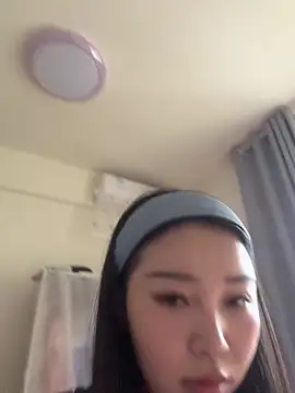 kiki-chloe online show from April 7, 2026, 6:25 am