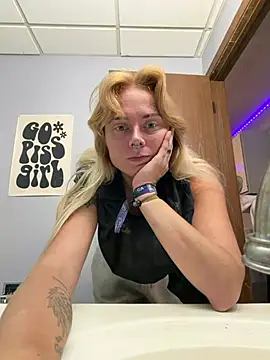 Snapshot of skinnyvan1lla chatting on August 5, 2026, 7:11 am skinnyvan1lla online show from August 5, 2026, 7:11 am