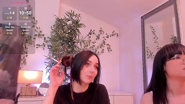 Snapshot of mira0_0 chatting on April 7, 2026, 7:25 pm mira0 0 online show from April 7, 2026, 7:25 pm