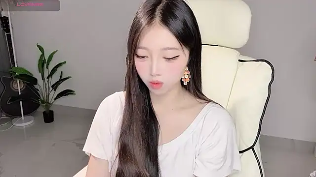 Yukiy8877 online show from April 21, 2026, 1:42 am