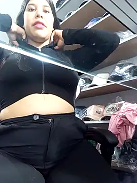 venuslaferte  online show from May 6, 2026, 8:36 pm