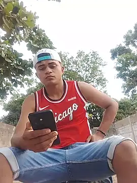 HOTRAINYGOLDEN online show from March 26, 2026, 12:00 pm