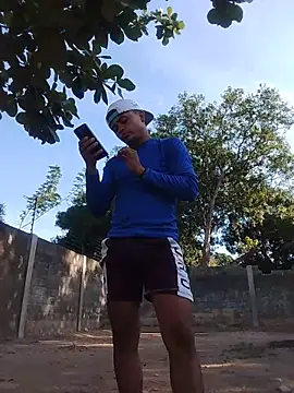 HOTRAINYGOLDEN online show from March 27, 2026, 12:16 pm