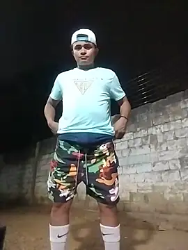 HOTRAINYGOLDEN online show from March 29, 2026, 2:33 am