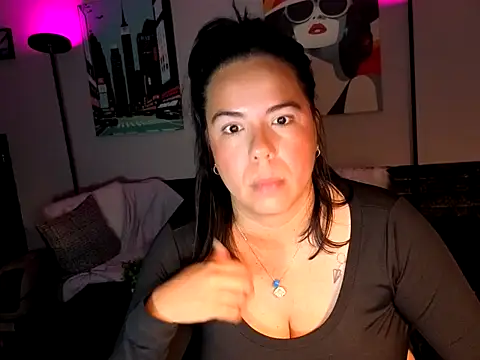 HannaJonns online show from May 1, 2026, 12:43 pm