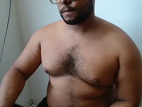 Derick 013 online show from May 13, 2026, 5:10 pm