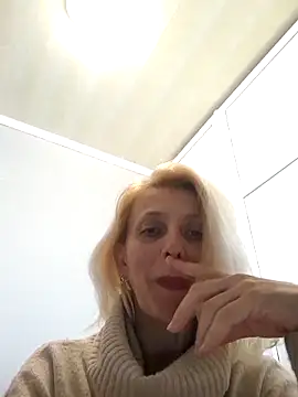 MiaLove183 online show from April 3, 2026, 1:31 pm