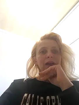 MiaLove183 online show from April 4, 2026, 11:08 am