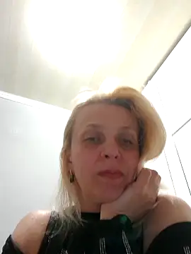MiaLove183 online show from May 11, 2026, 2:45 pm