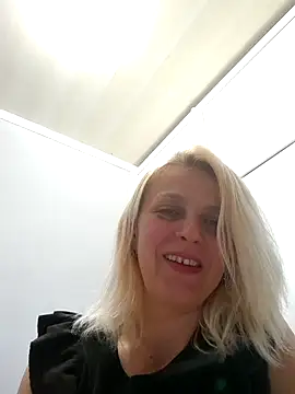 MiaLove183 online show from May 29, 2026, 2:37 pm