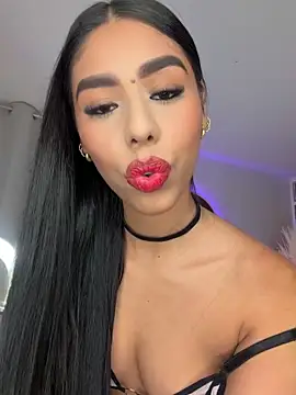Snapshot of Rossie_Blooms chatting on May 17, 2026, 7:43 pm Rossie Blooms online show from May 17, 2026, 7:43 pm