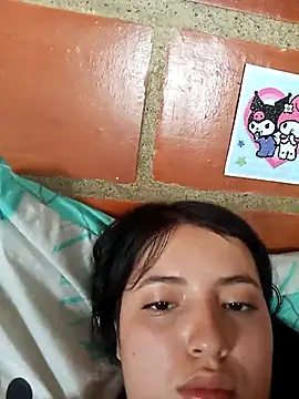 violetascottt online show from April 3, 2026, 3:32 pm