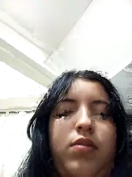 violetascottt online show from April 11, 2026, 8:02 pm