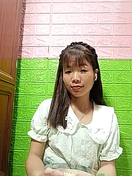 AmyLinee01 online show from June 19, 2026, 8:23 pm