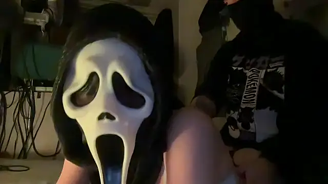 SilentScreamsVan- online show from April 8, 2026, 8:53 pm