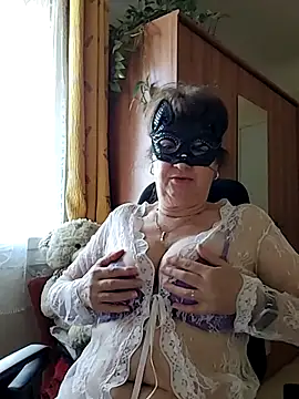 Snapshot of Chrismaturefrench chatting on March 24, 2026, 4:01 pm Chrismaturefrench online show from March 24, 2026, 4:01 pm