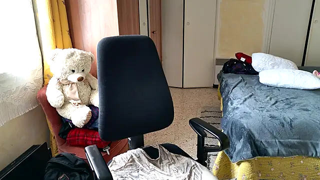 Chrismaturefrench online show from April 19, 2026, 3:33 pm