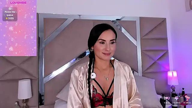 velvetlunaa  online show from June 24, 2026, 1:43 pm