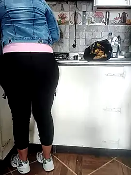 sexymomsn online show from May 11, 2026, 4:59 pm