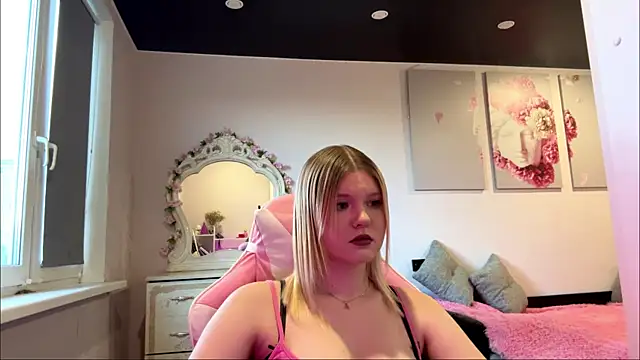 Snapshot of SweettAnny chatting on June 28, 2026, 5:30 pm SweettAnny online show from June 28, 2026, 5:30 pm