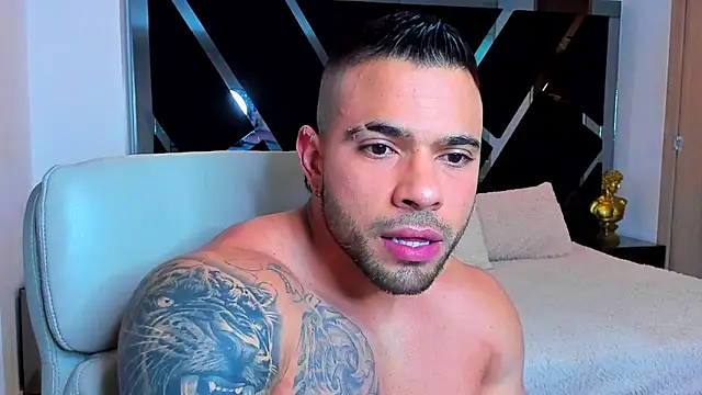 Raytorres online show from April 12, 2026, 12:04 am