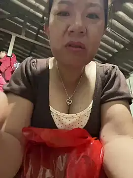 Snapshot of 00muiliucha chatting on August 7, 2026, 12:29 pm 00muiliucha online show from August 7, 2026, 12:29 pm