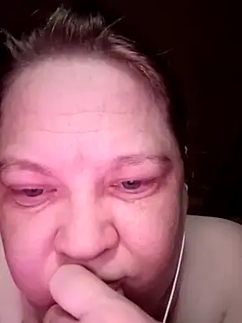  Yourpussy  online show from April 25, 2026, 9:23 pm