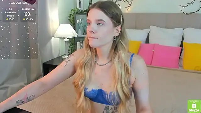 Snapshot of Emma_peach chatting on July 14, 2026, 7:46 am Emma peach online show from July 14, 2026, 7:46 am