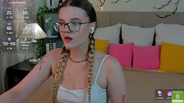 Snapshot of Emma_peach chatting on July 16, 2026, 7:36 am Emma peach online show from July 16, 2026, 7:36 am