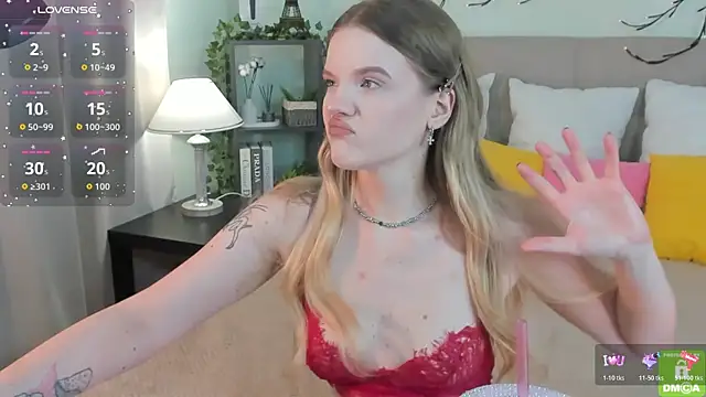Snapshot of Emma_peach chatting on July 17, 2026, 7:37 am Emma peach online show from July 17, 2026, 7:37 am