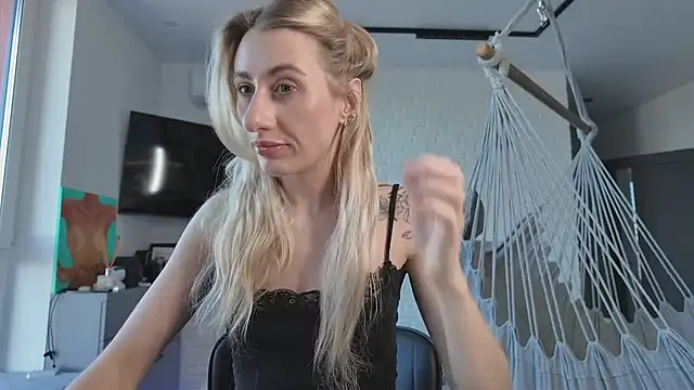 HEY KITSUNKA online show from April 4, 2026, 1:30 pm