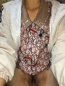 Jolinie online show from May 3, 2026, 1:39 pm